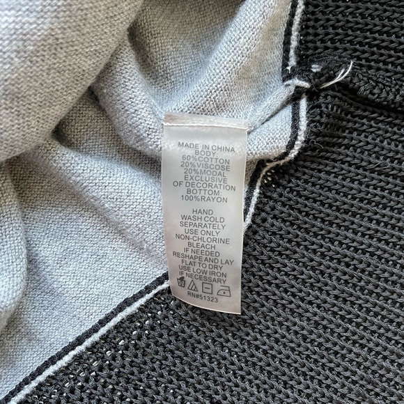 Two by Vince Camuto Gray & Black Mesh Hem Pullover Sweater Small Women’s - Picture 9 of 10